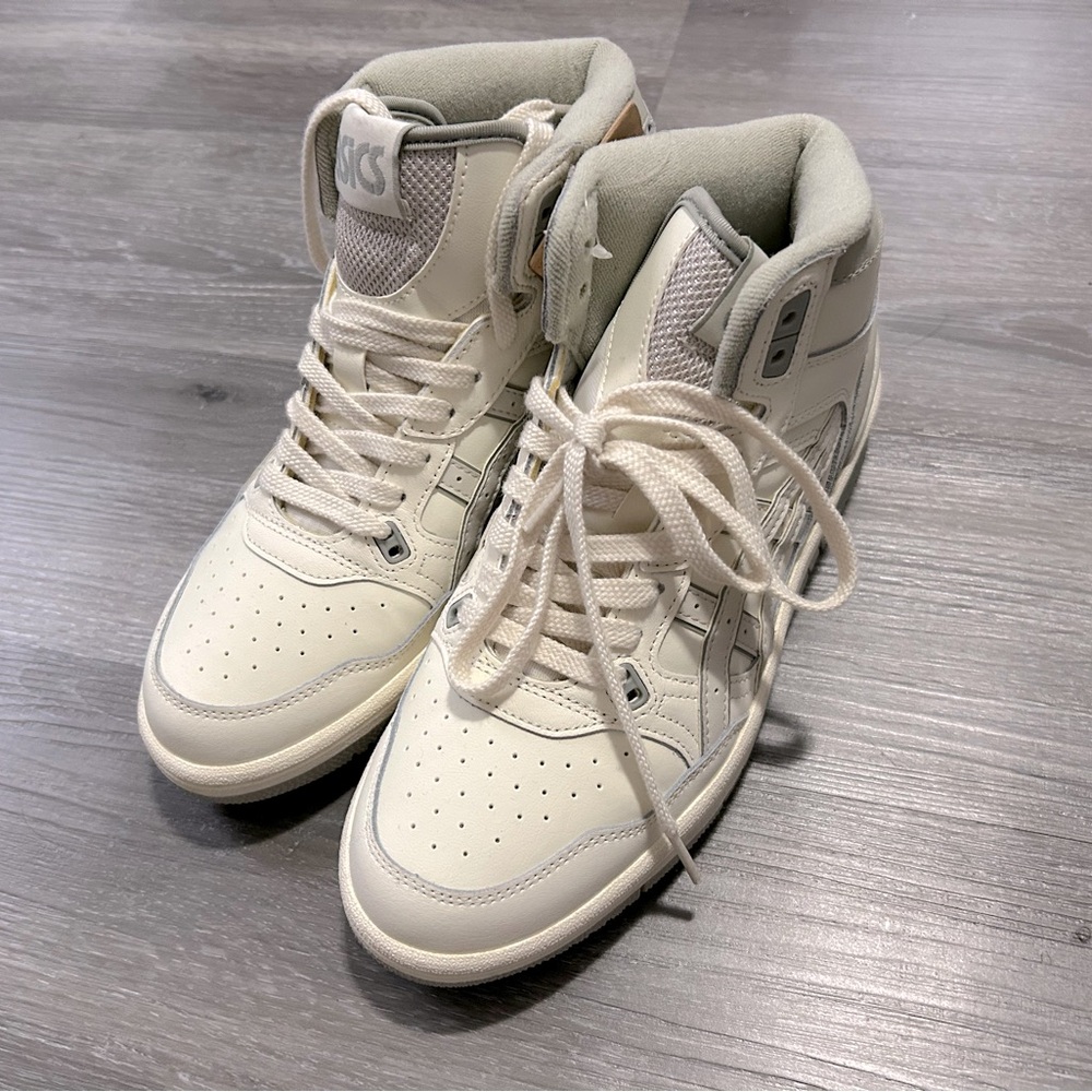 Ex89 MT  ASICS woman’s High top Brand New